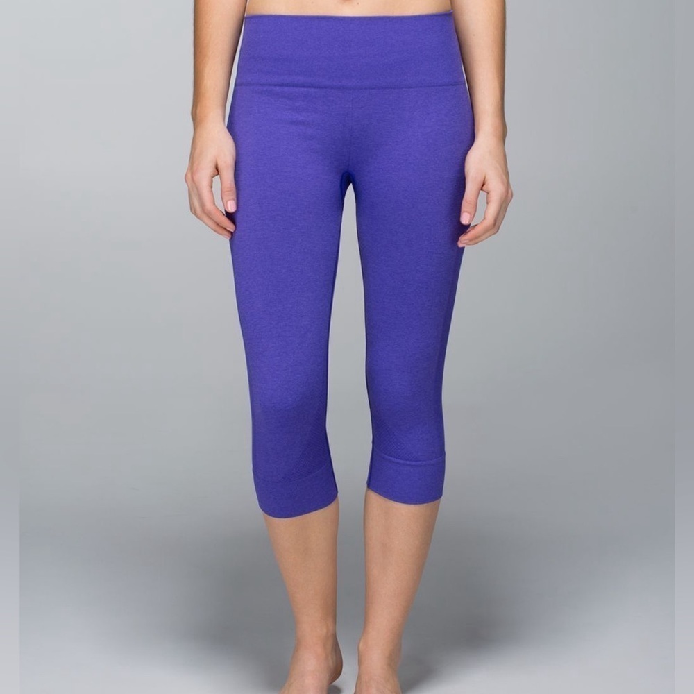 Lululemon Seamlessly Street Crop Leggings Sz 6 Bruised Berry Purple